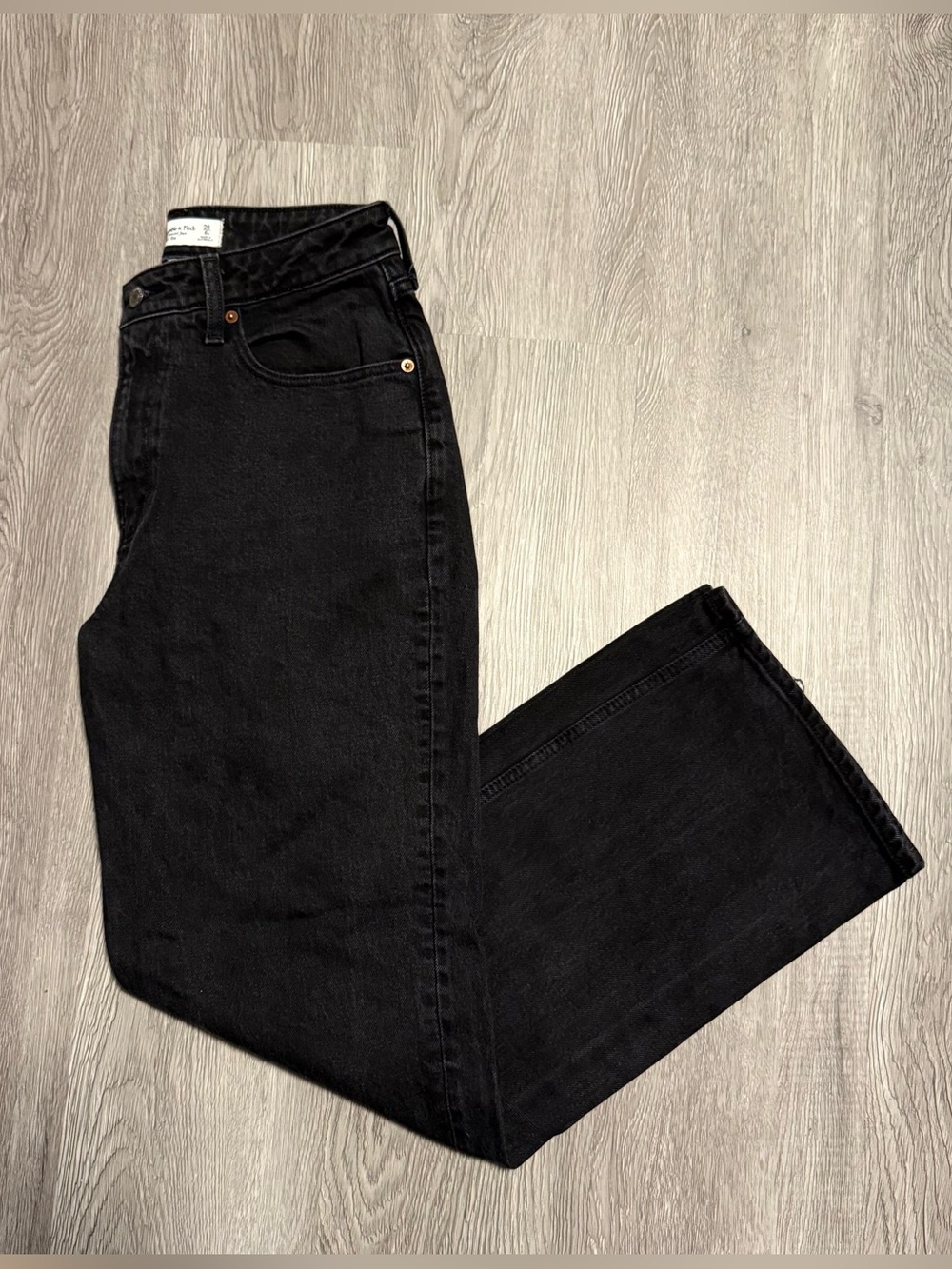 Abercrombie and Fitch High Rise 90s Relaxed Jean in Black
